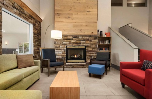 Platteville Hotel | Country Inn & Suites by Radisson, Platteville, WI