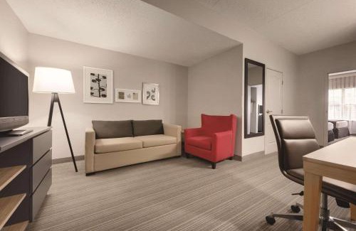 Oakdale Hotel | Country Inn & Suites by Radisson, Coralville, IA