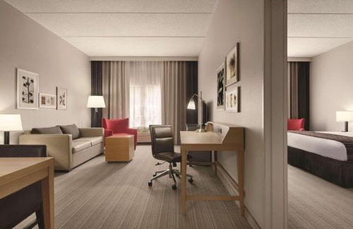 Oakdale Hotel | Country Inn & Suites by Radisson, Coralville, IA