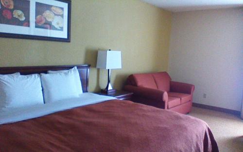 Greenfield Hotel | Country Inn & Suites by Radisson, Greenfield, IN