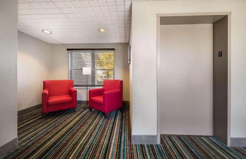 Freeport Hotel | Country Inn & Suites by Radisson, Freeport, IL