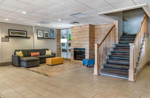 Rossford Hotel | Country Inn & Suites by Radisson, Rossford - Toledo South