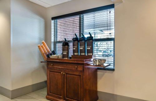 Rossford Hotel | Country Inn & Suites by Radisson, Rossford - Toledo South