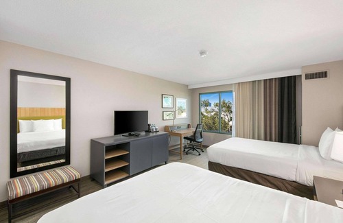 Sorrento Valley Hotel | Country Inn & Suites by Radisson, San Diego North, CA