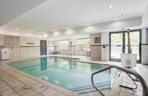 Windsor Forest Hotel | Country Inn & Suites by Radisson, Savannah Southside