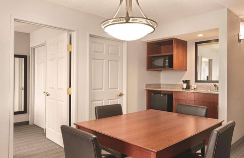 Willmar Hotel | Country Inn & Suites by Radisson, Willmar, MN