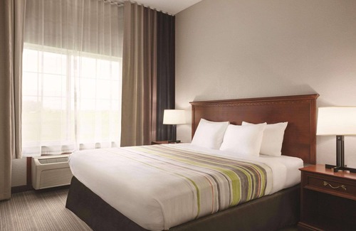 Willmar Hotel | Country Inn & Suites by Radisson, Willmar, MN