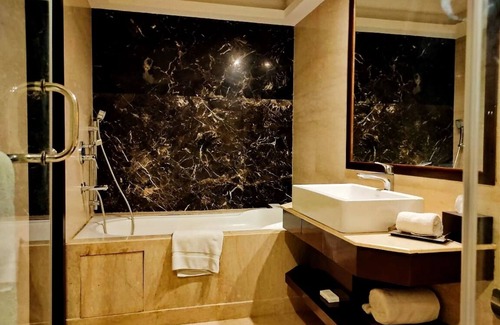 Bhiwadi Hotel | Country Inn & Suites by Radisson, Bhiwadi