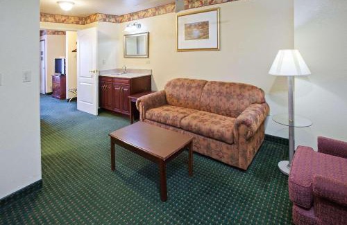 Elkhart Hotel | Country Inn & Suites by Radisson, Elkhart North, IN