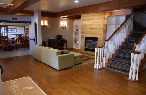 Lansing Hotel | Country Inn & Suites by Radisson, Lansing, MI