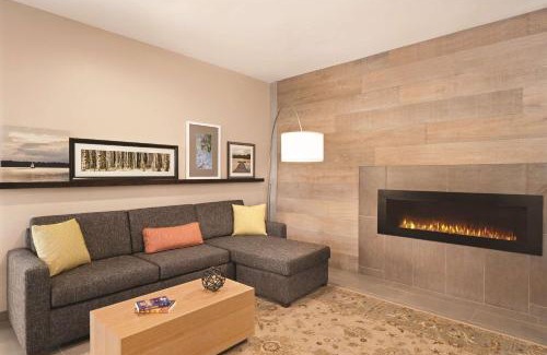 Savannah Hotel | Country Inn & Suites by Radisson, Savannah Midtown, GA