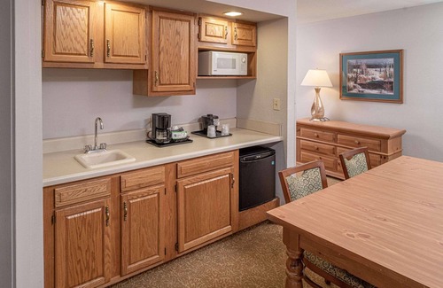 Sprague Hotel | Country Inn & Suites by Radisson, Beckley, WV