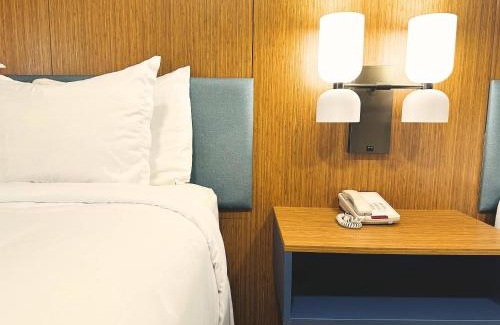 Canton Hotel | Country Inn & Suites by Radisson, Canton near Hall of Fame