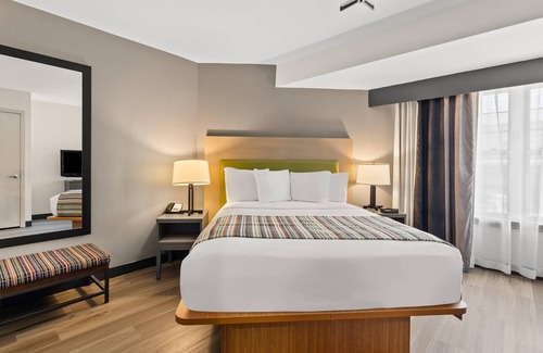 Hollins Hotel | Country Inn & Suites by Radisson, Roanoke, VA