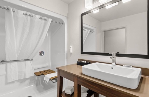 Hollins Hotel | Country Inn & Suites by Radisson, Roanoke, VA