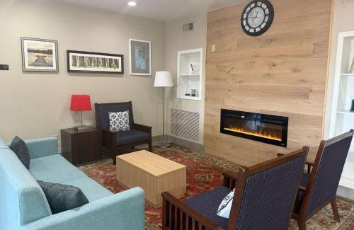 Elgin Hotel | Country Inn & Suites by Radisson, Elgin, IL