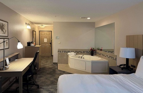 Elgin Hotel | Country Inn & Suites by Radisson, Elgin, IL