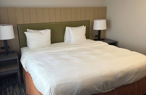 Elgin Hotel | Country Inn & Suites by Radisson, Elgin, IL
