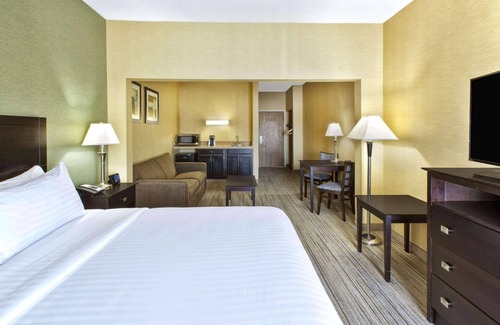 Benton Harbor Hotel | Country Inn & Suites by Radisson, Benton Harbor-St. Joseph, MI