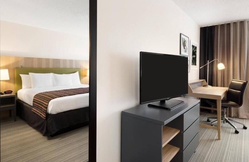Chippewa Falls Hotel | Country Inn & Suites by Radisson, Chippewa Falls, WI