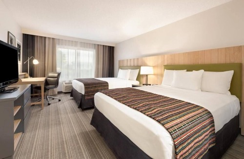 Chippewa Falls Hotel | Country Inn & Suites by Radisson, Chippewa Falls, WI