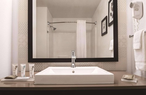 Cottage Grove Hotel | Country Inn & Suites by Radisson, Cottage Grove, MN