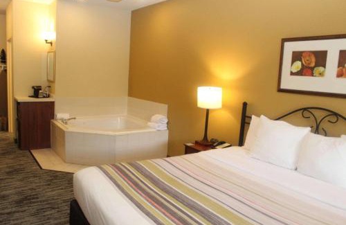 Village of Lakewood Hotel | Country Inn & Suites by Radisson, Crystal Lake, IL