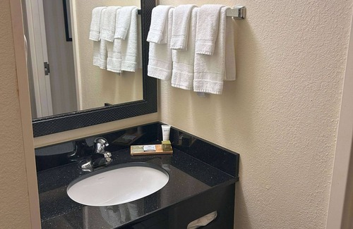 Cape Fear Hotel | Country Inn & Suites by Radisson, Fayetteville I-95, NC