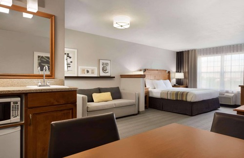 Little Chute Hotel | Country Inn & Suites by Radisson, Appleton North, WI