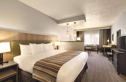 Prineville Hotel | Country Inn & Suites by Radisson, Prineville, OR