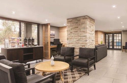 Williamsburg Hotel | Country Inn & Suites by Radisson, Williamsburg East Busch Gardens , VA