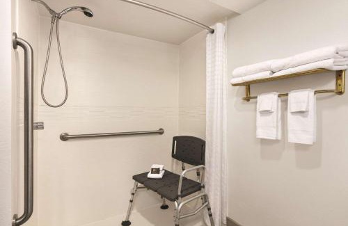 Williamsburg Hotel | Country Inn & Suites by Radisson, Williamsburg East Busch Gardens , VA