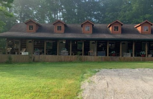 Williamstown House | Country Inn with 90 ft porch