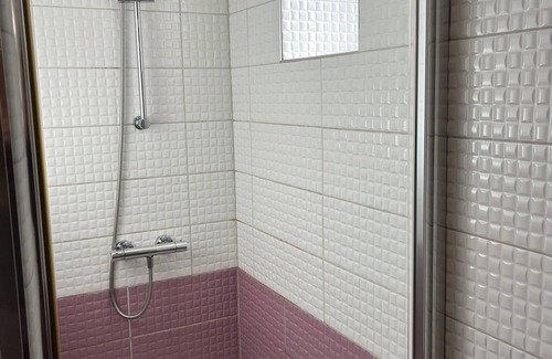 Axminster Hotel | Country King