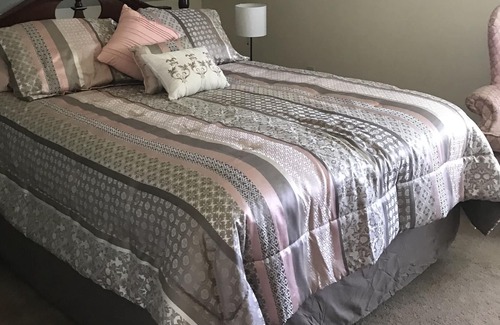 Victor House | Country Lakeside Getaway