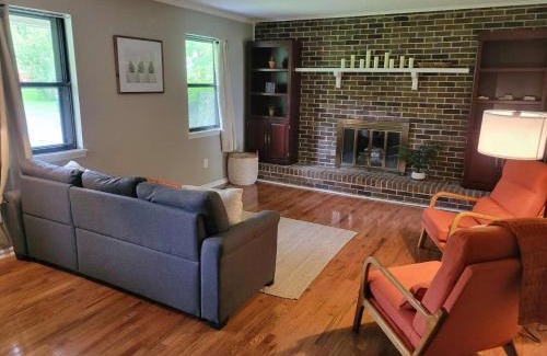 Chickamauga House | Country Lane Cottage- privacy & quiet neighborhood