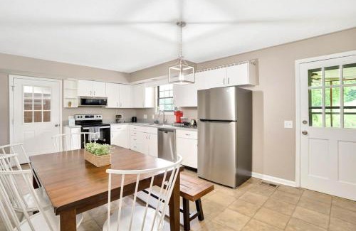 Chickamauga House | Country Lane Cottage- privacy & quiet neighborhood