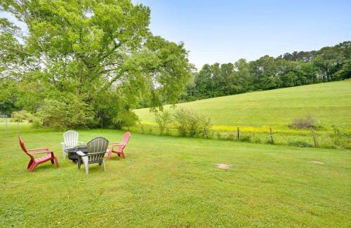 Chickamauga House | Country Lane Cottage- privacy & quiet neighborhood