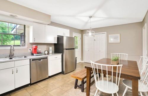 Chickamauga House | Country Lane Cottage- privacy & quiet neighborhood