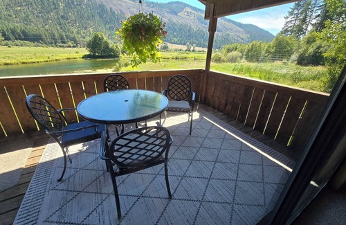 Colville House | Country Living 6 miles from Colville, easy access, on a beautiful large pond!