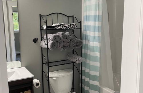 Salmon Arm Apartment | Country Living by the Lake