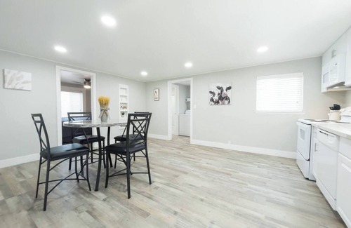 Visalia House | Country Living/Harrison Ranch 3 on Visalia Main Road Mooney 45 minutes to National Park