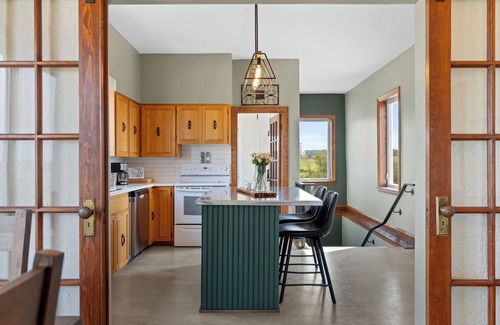 Memramcook House | Country Living Large 6 bedroom Home, newly renovated. 5 bathrooms, Amazing View.