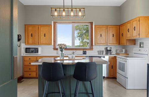 Memramcook House | Country Living Large 6 bedroom Home, newly renovated. 5 bathrooms, Amazing View.