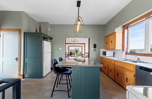 Memramcook House | Country Living Large 6 bedroom Home, newly renovated. 5 bathrooms, Amazing View.