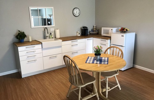 Albany Apartment | Country Living near Albany, Fresh & Sanitized