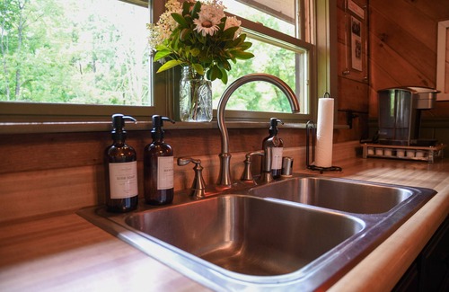 Round Hill Cabin | Country Lodge: Great Room, View, Hot tub