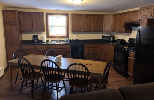 Richland House | Country Lodge Perfect For Fishing, Snowmobiling and Relaxing