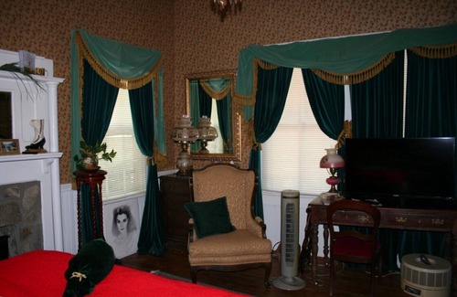 Henderson House | Country Manor - Lower floor