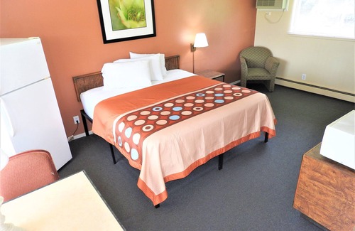 South Lyon Hotel | Country Meadow inn
